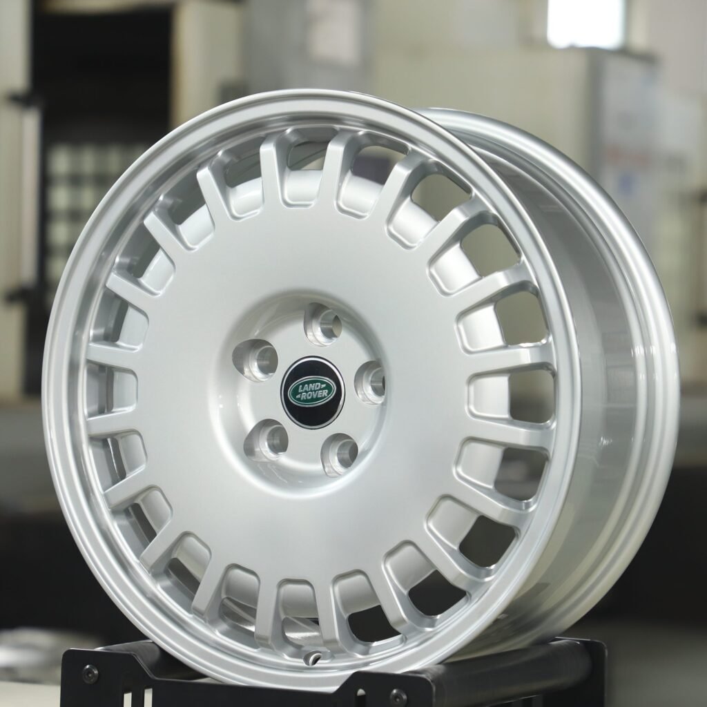 Land Rover Style Gloss Silver Full-Face Forged Wheels - Land Rover Range Rover / Land Rover Defender Fitment (5-Lug) view 3
