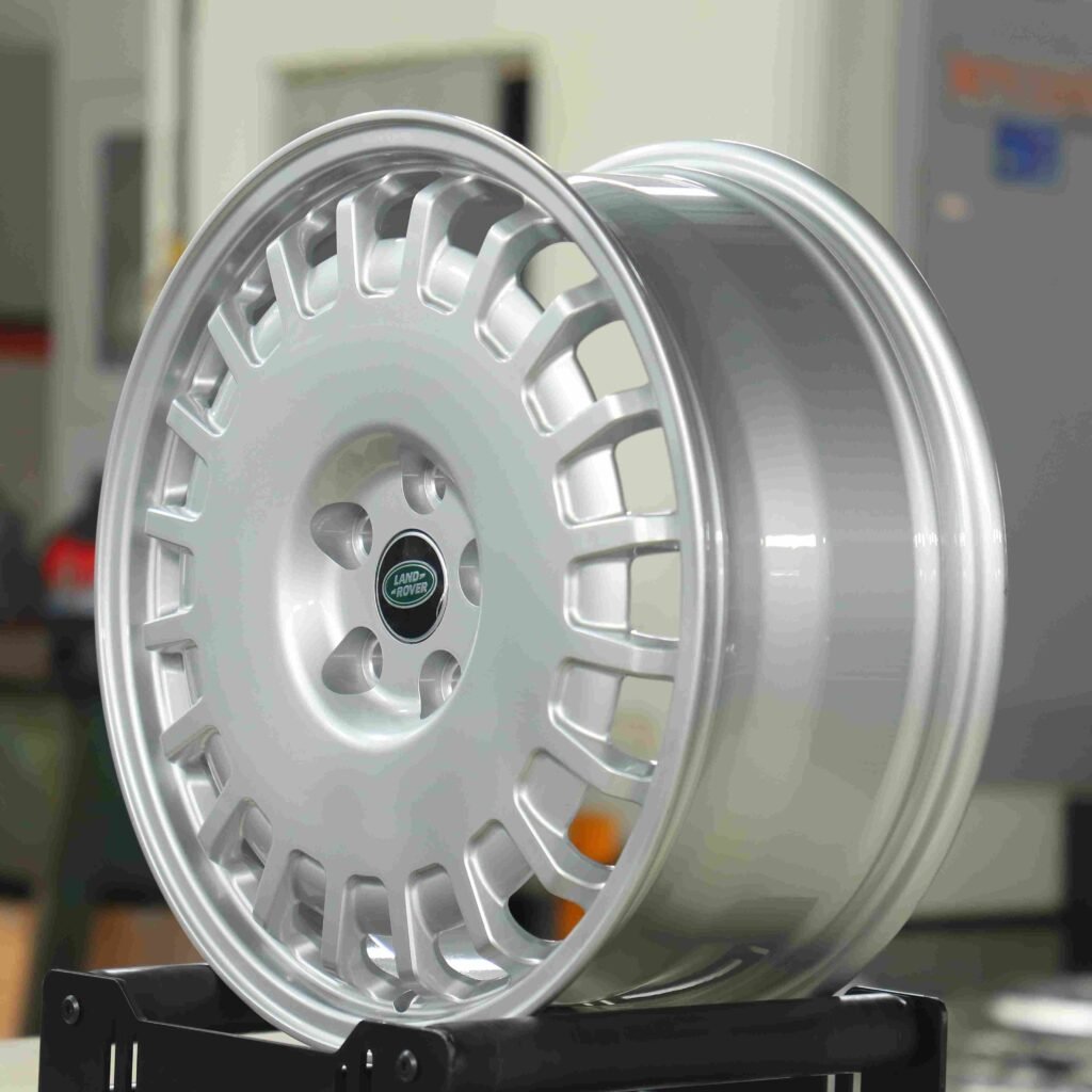 Land Rover Style Gloss Silver Full-Face Forged Wheels - Land Rover Range Rover / Land Rover Defender Fitment (5-Lug) view 4