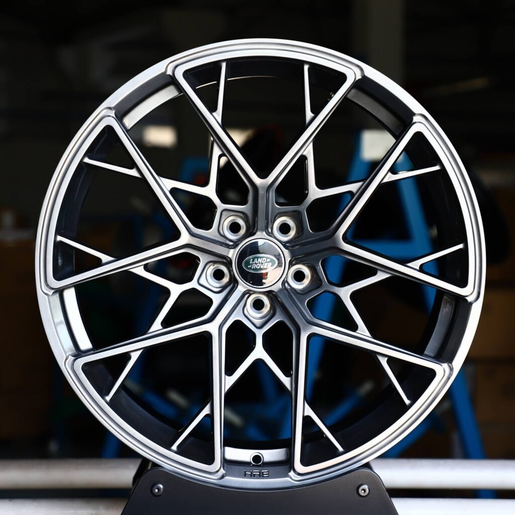 Land Rover Range Rover wheels – Metallic Gray Cross-Spoke, front view
