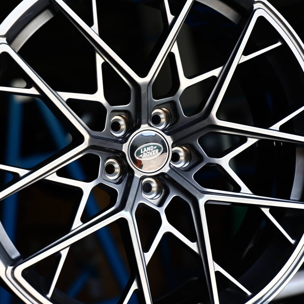 BMW M3 F80 wheels – Metallic Gray Cross-Spoke, lip and barrel detail