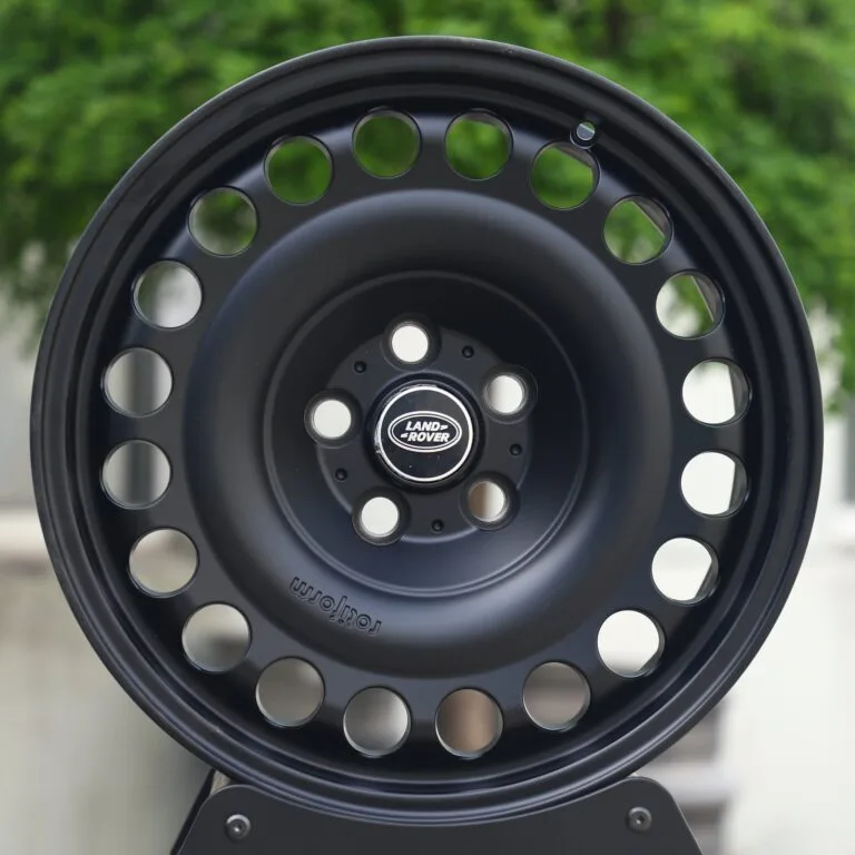 Land Rover Range Rover / Defender Forged Wheels – Matte Black Round-Hole Full-Face, front view
