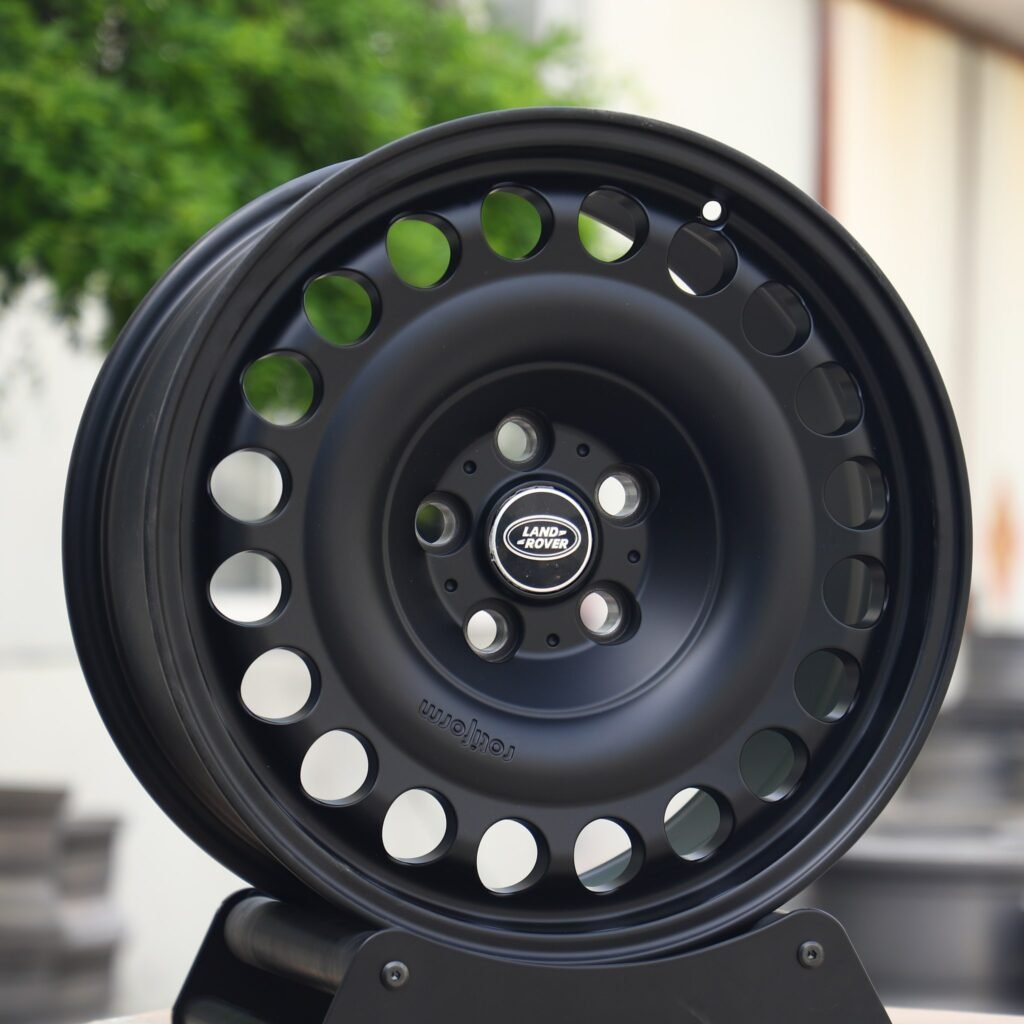 Land Rover Defender wheels – Satin Black Full-Face, angled view