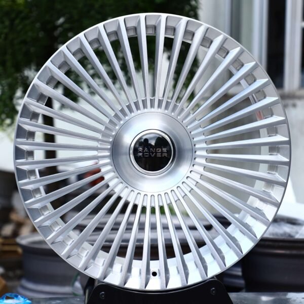 Land Rover Range Rover wheels – Silver Multi-Spoke, front view
