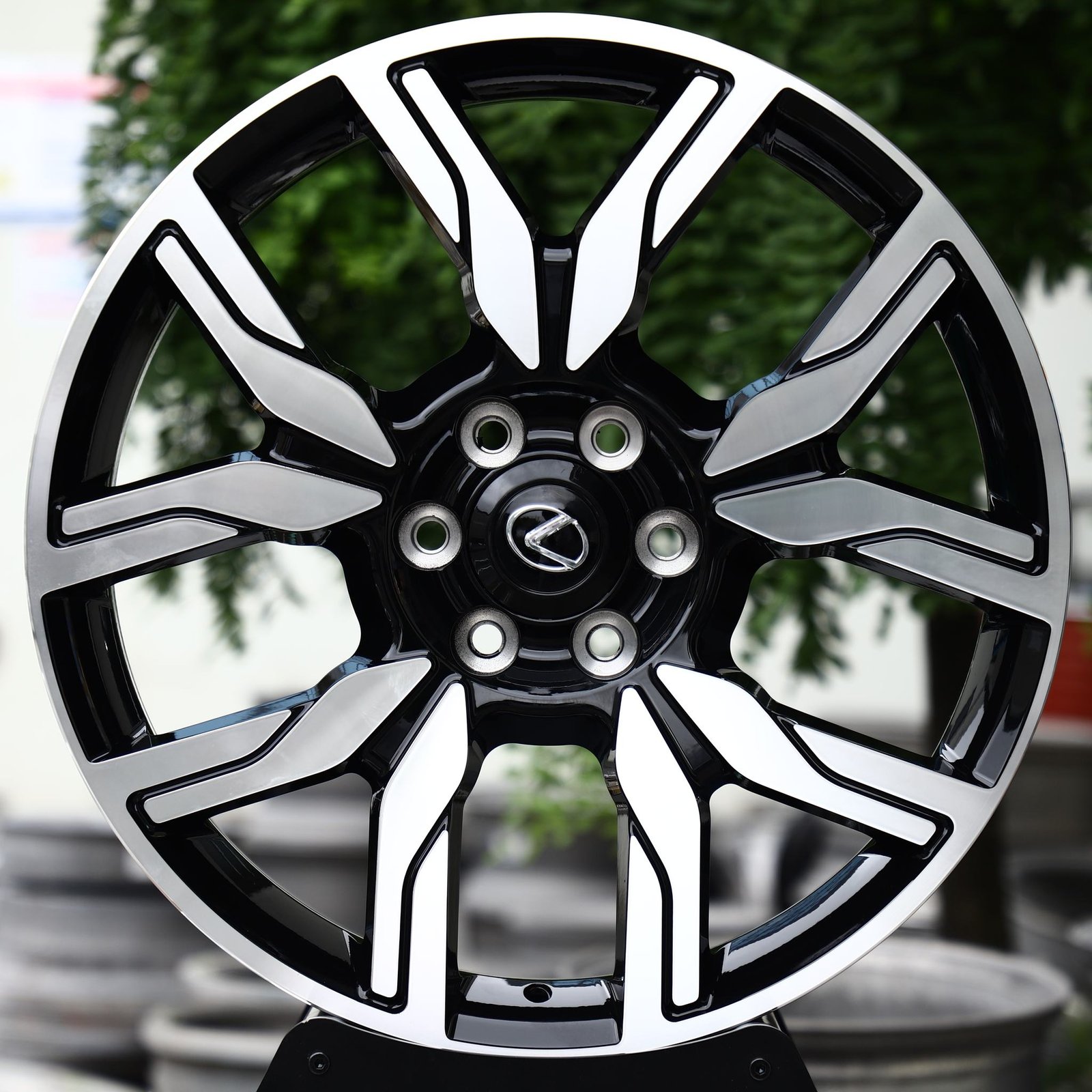 Lexus GX wheels – Gloss Black / Machined 5 Split-Spoke (Lexus OEM-Style), front view