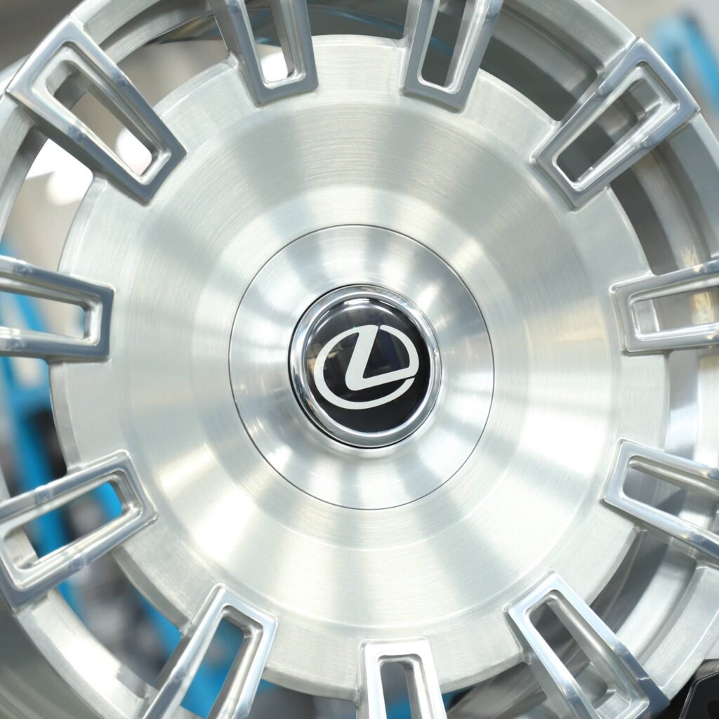 Rolls-Royce Wraith wheels – Matte Silver Full-Face Machined Face, lip and barrel detail