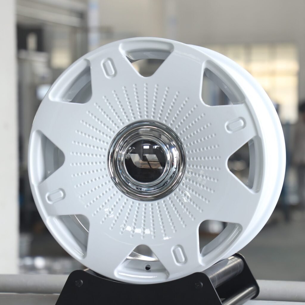 Li Auto L8 wheels – Gloss White Full-Face, angled view