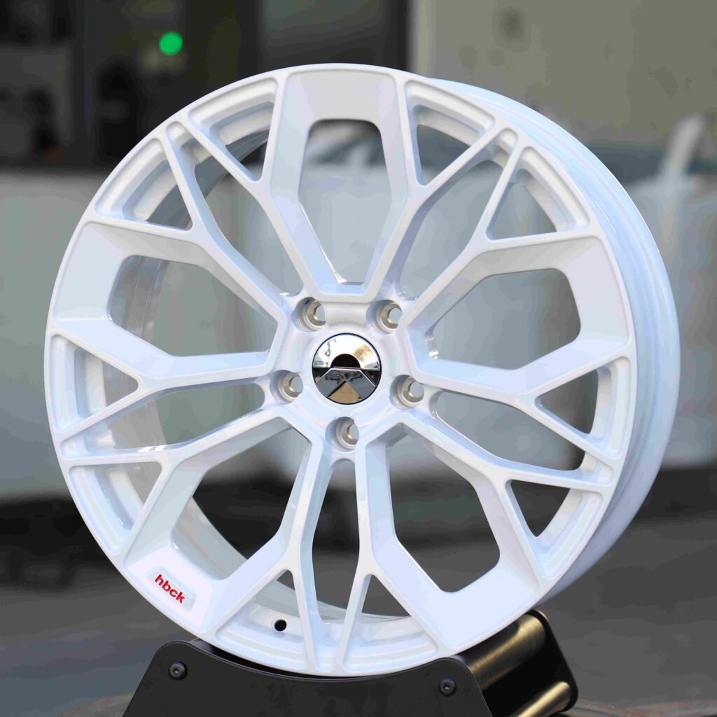 Li Auto L8 wheels – Gloss White Petal-Spoke, angled view