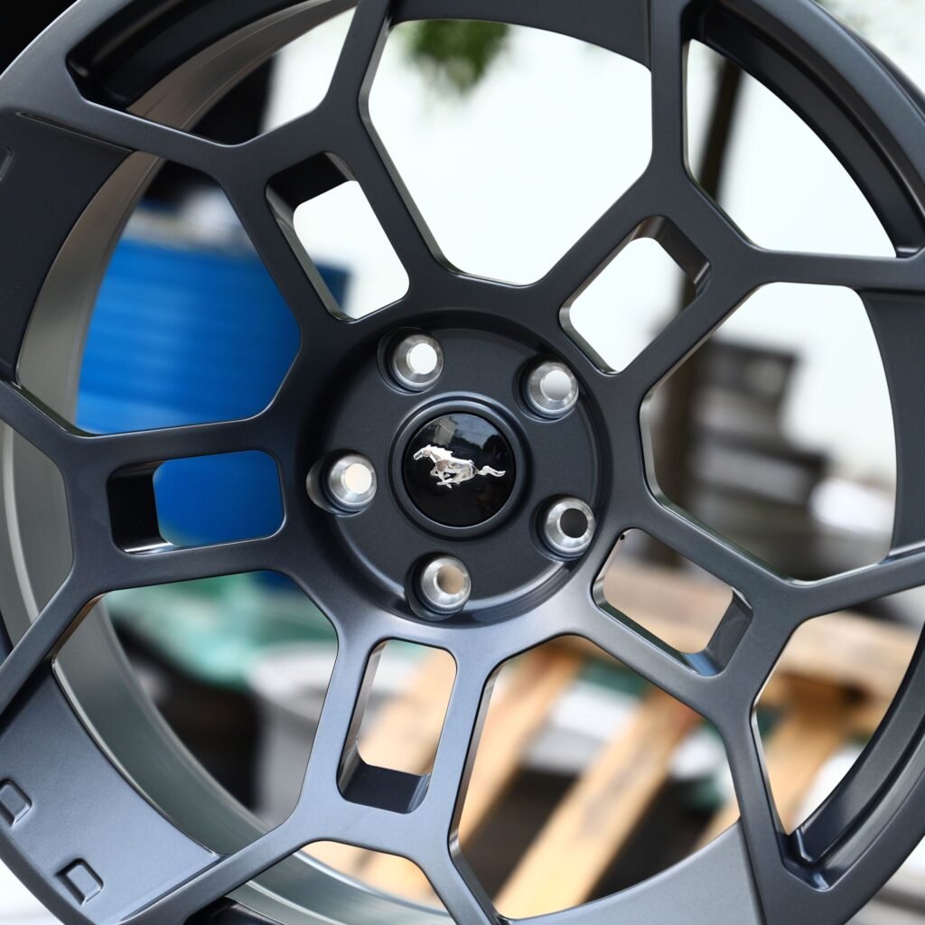 Ford Mustang wheels – Light Gunmetal 5 Y-Spoke (Ford Mustang OEM-Style), lip and barrel detail