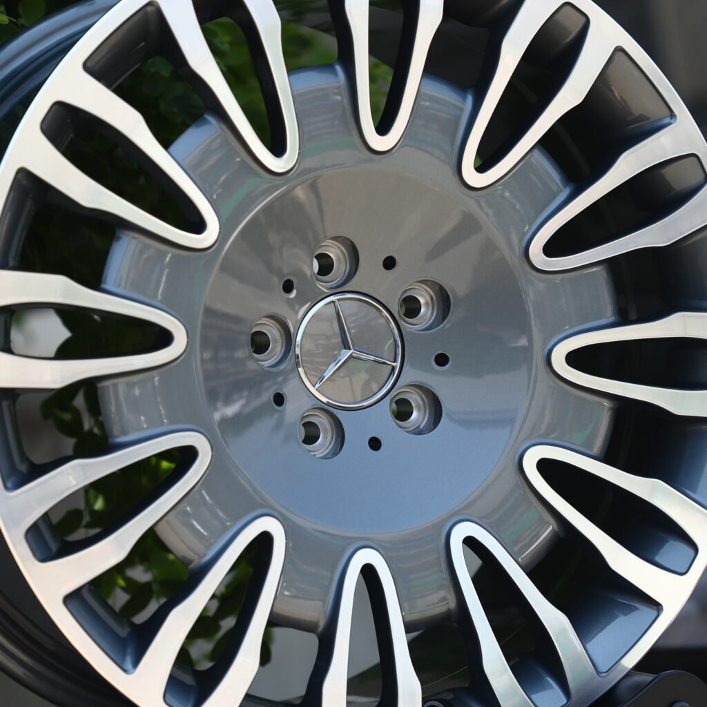 Audi Q7 wheels – Light Gunmetal Full-Face Machined Face, lip and barrel detail