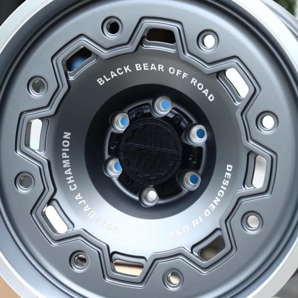 Chevrolet Silverado 1500 wheels – Light Gunmetal / Gray Deep Lip, lip and barrel detail