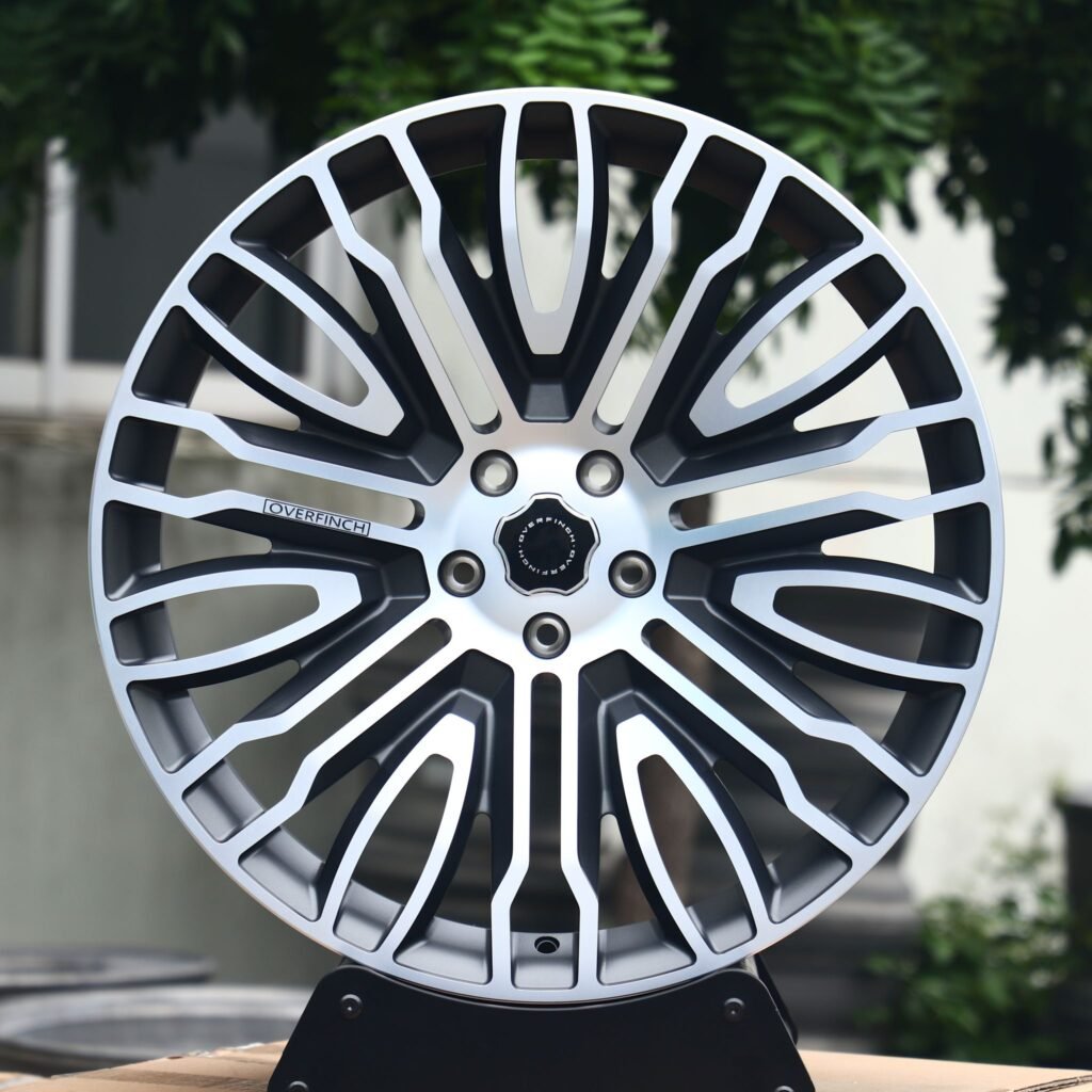 Porsche 911 wheels – Light Gunmetal Machined Face, front view