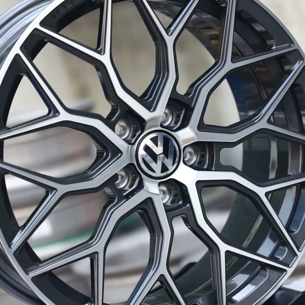 Volkswagen Golf GTI wheels – Light Gunmetal Machined Face (Volkswagen OEM-Style), lip and barrel detail