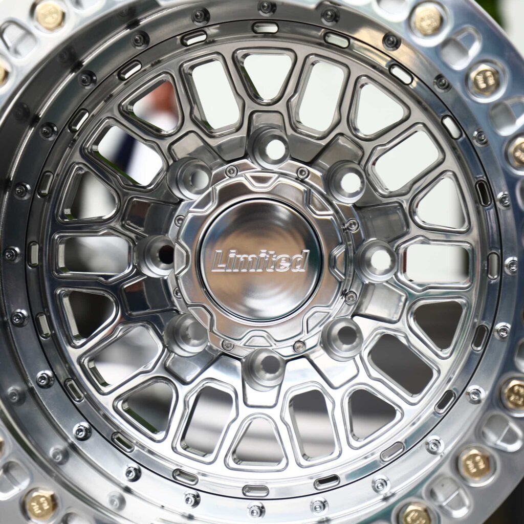 Chevrolet Silverado 2500HD wheels – Mirror Polished Mesh 3-Piece Beadlock (Limited-Style), lip and barrel detail