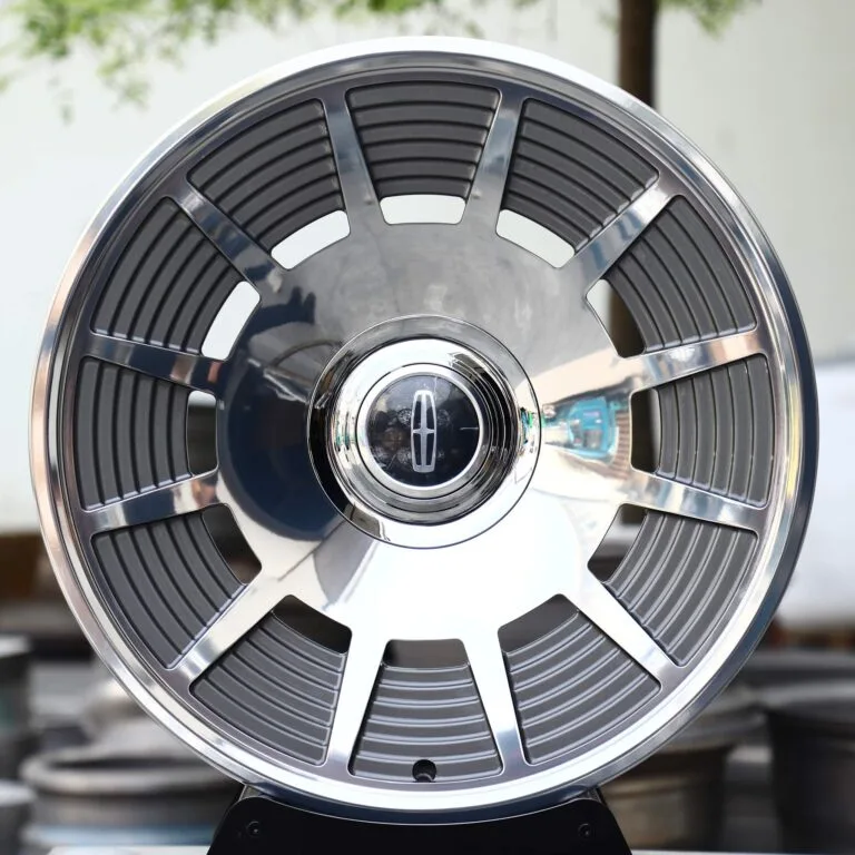 Lincoln OEM-Style Chrome Slotted Full-Face Forged Wheels – Lincoln Continental / Nautilus, front view