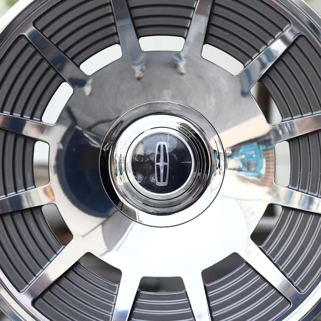 Lincoln Continental wheels – Chrome Slotted Full-Face (Lincoln OEM-Style), lip and barrel detail