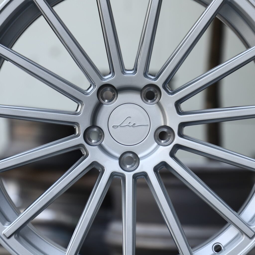 Mercedes-Benz E-Class wheels – Hyper Silver Multi-Spoke (Lorinser-Style), lip and barrel detail