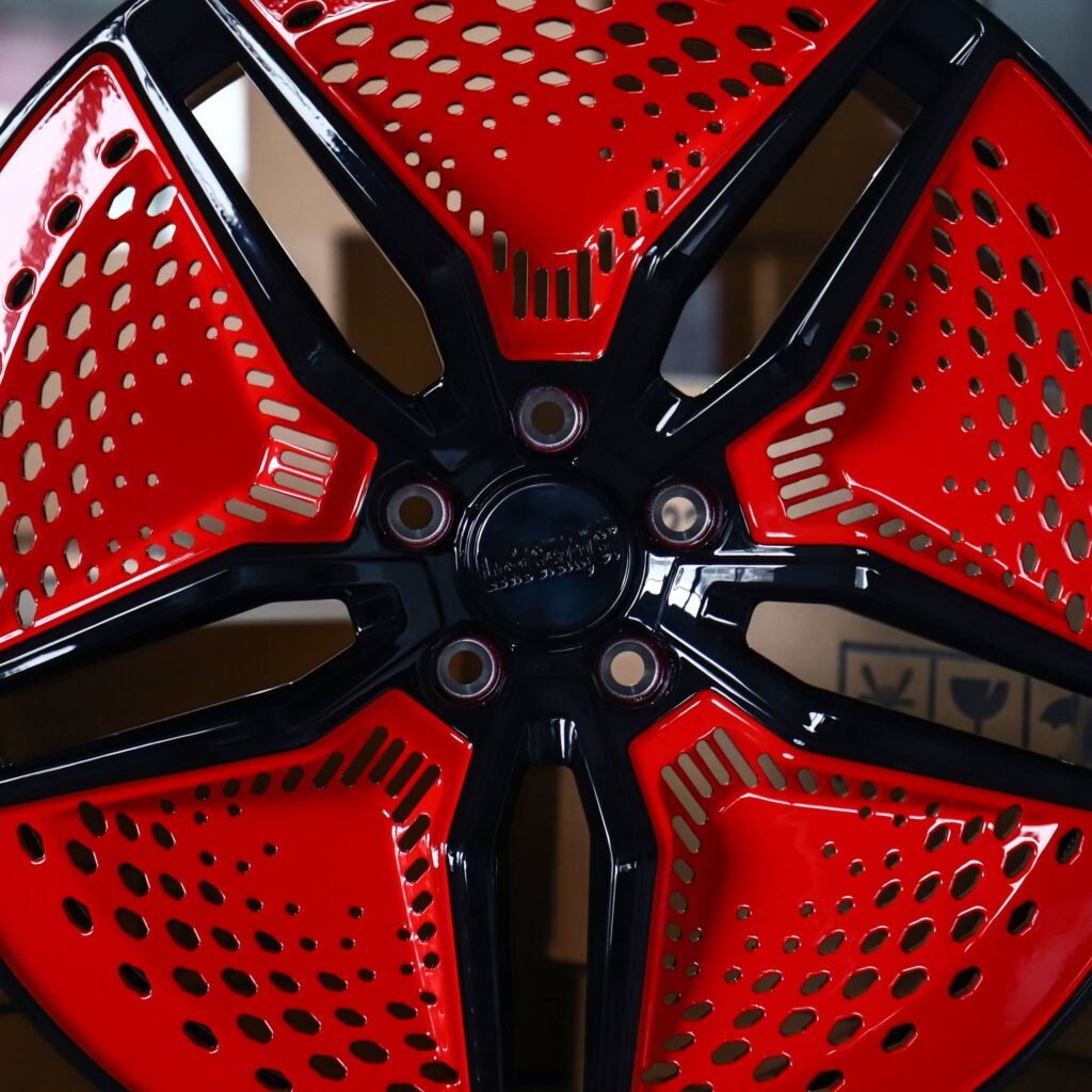 Lucid Gravity wheels – Gloss Black / Red 5-Spoke Aero (Lucid OEM-Style), lip and barrel detail
