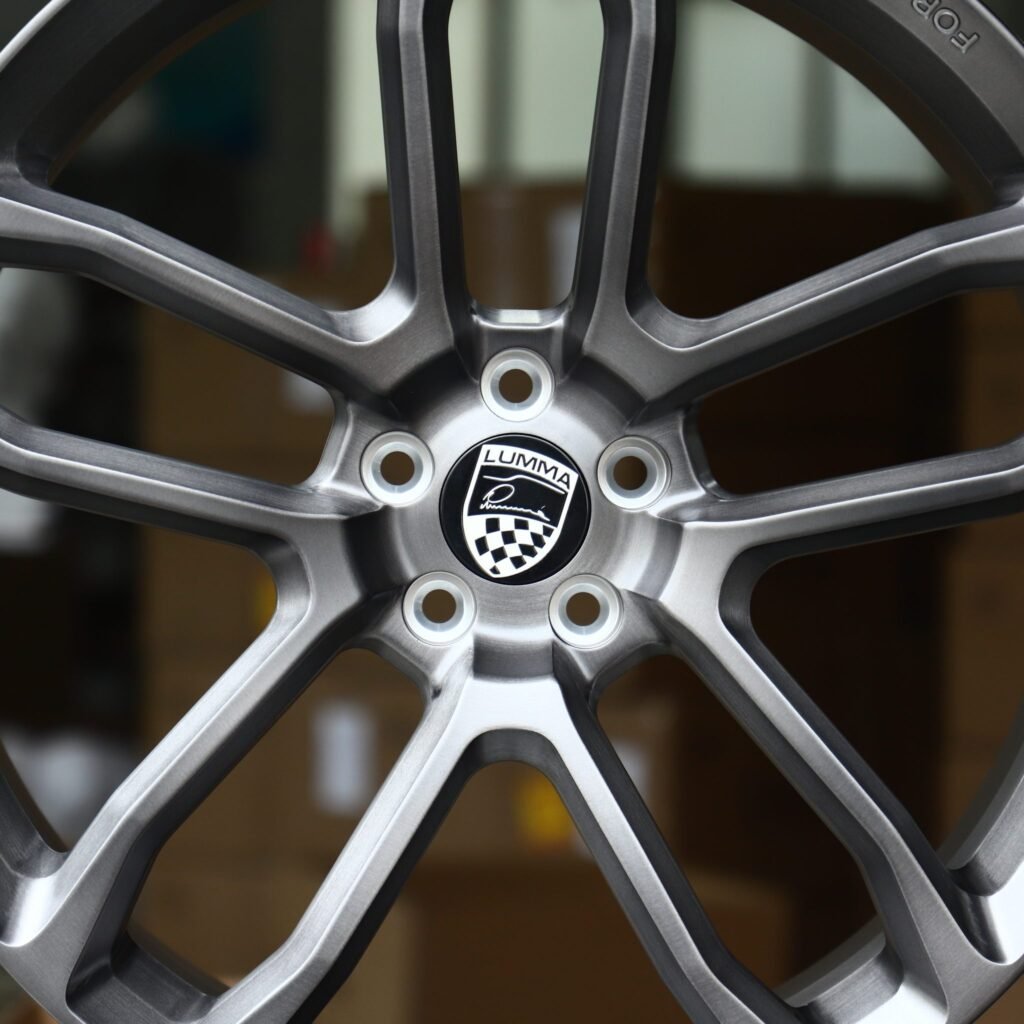 BMW M4 F82 wheels – Gunmetal 5 Y-Spoke (Lumma-Style), lip and barrel detail