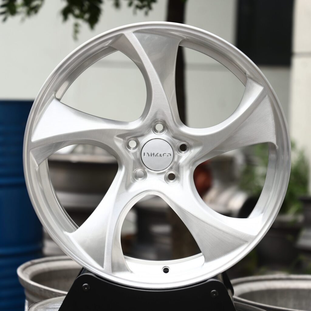 Lynk & Co Style Brushed Silver Directional Forged Wheels - Lynk & Co 01 / Volvo S60 Fitment (5-Lug) Monoblock forged wheel