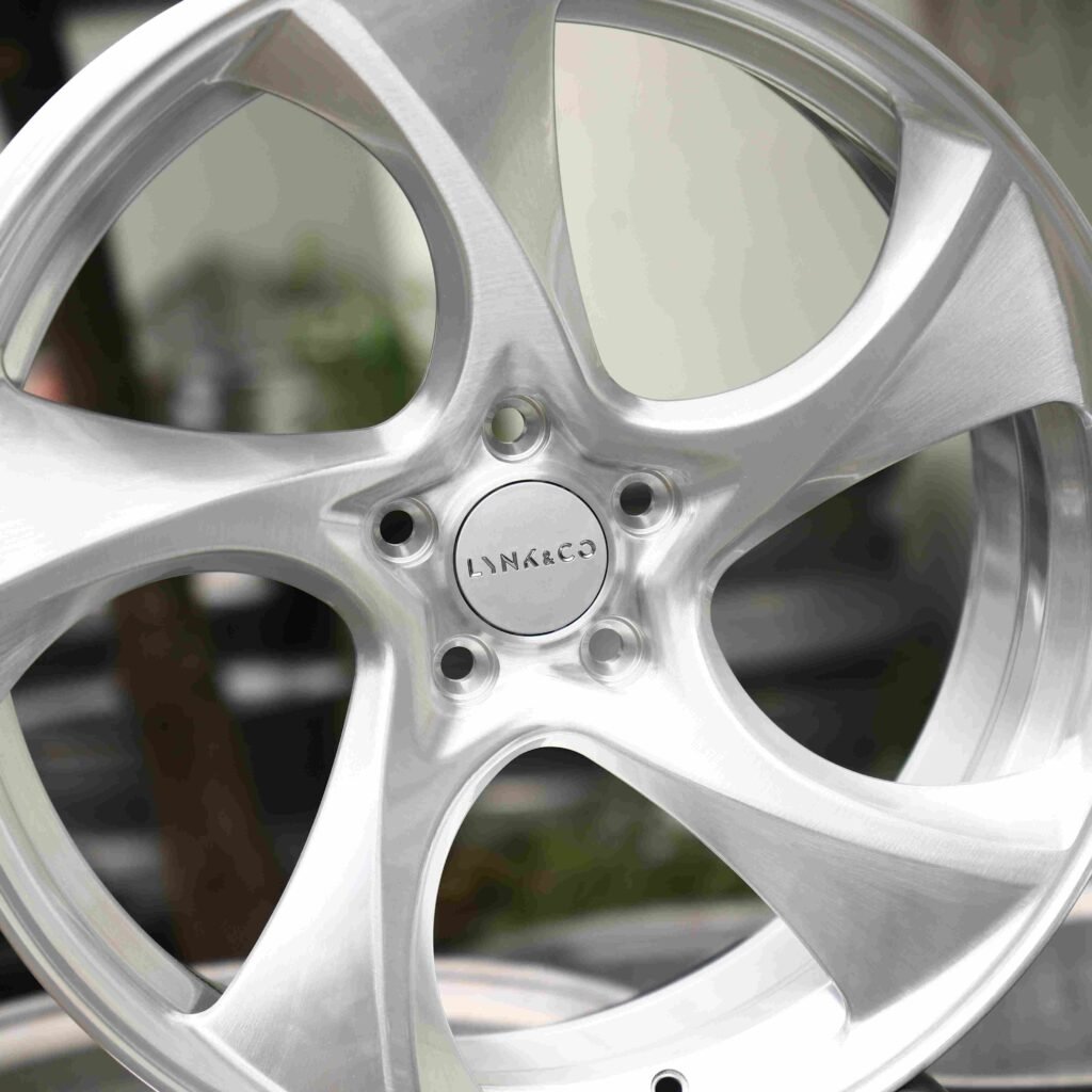 Lynk & Co Style Brushed Silver Directional Forged Wheels - Lynk & Co 01 / Volvo S60 Fitment (5-Lug) view 4