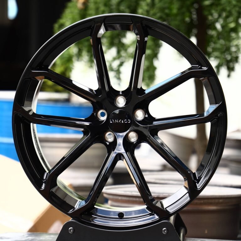Lynk & Co 01 wheels – Gloss Black 5 Y-Spoke, front view