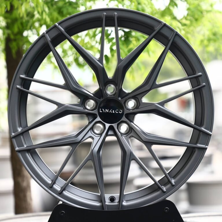 Lynk & Co 03 wheels – Gunmetal Mesh Multi-Spoke (Lynk & Co OEM-Style), front view