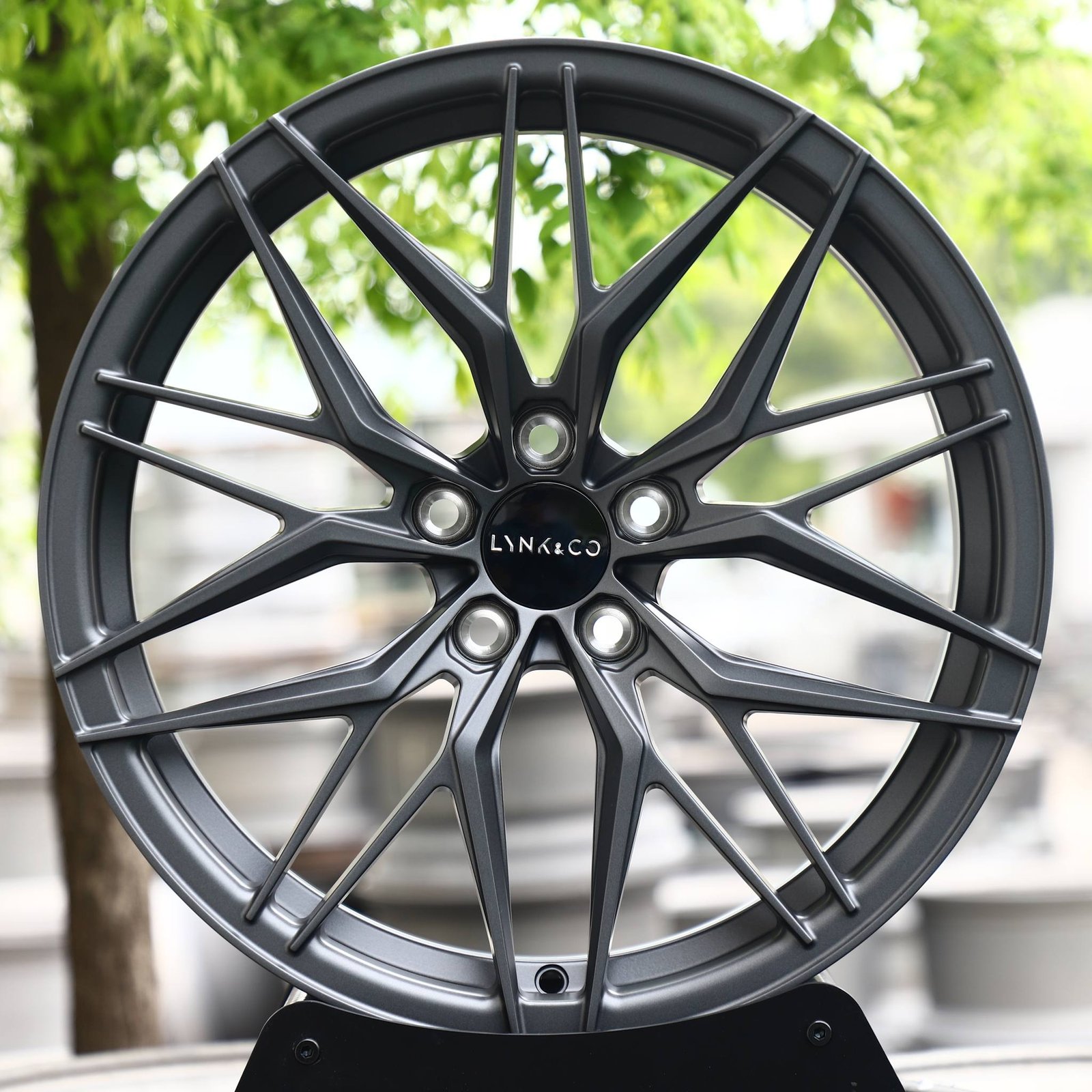 Lynk & Co 03 wheels – Gunmetal Mesh Multi-Spoke (Lynk & Co OEM-Style), front view