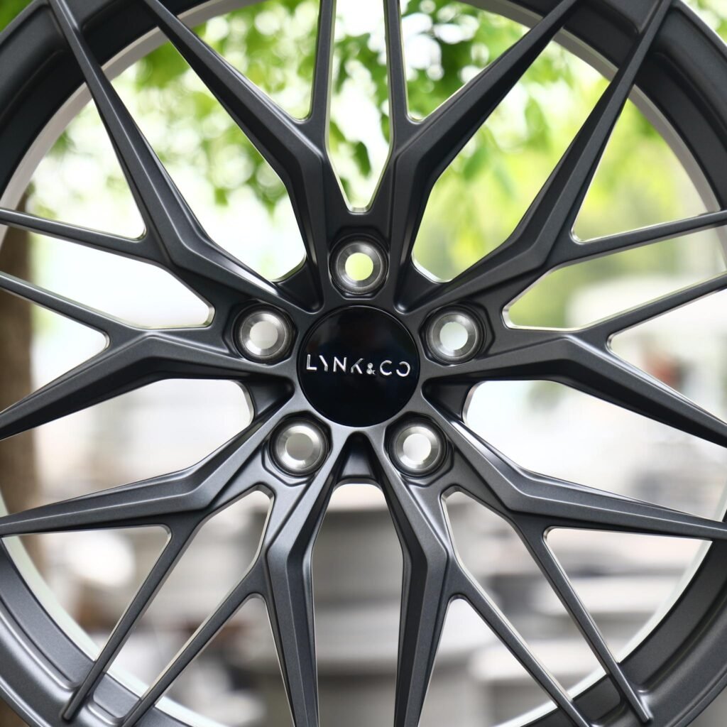 Lynk & Co 03 wheels – Gunmetal Mesh Multi-Spoke (Lynk & Co OEM-Style), lip and barrel detail