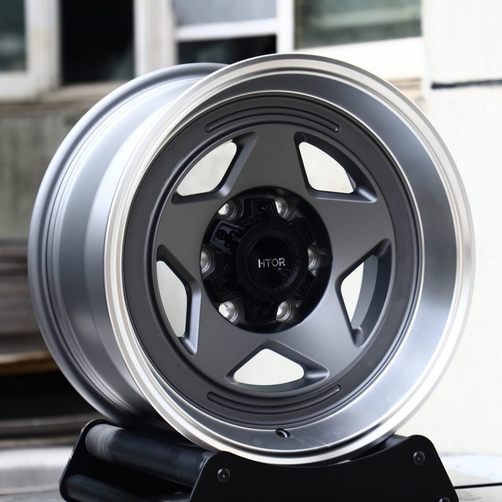 Toyota 4Runner wheels – Machined Silver 6-Spoke, front view