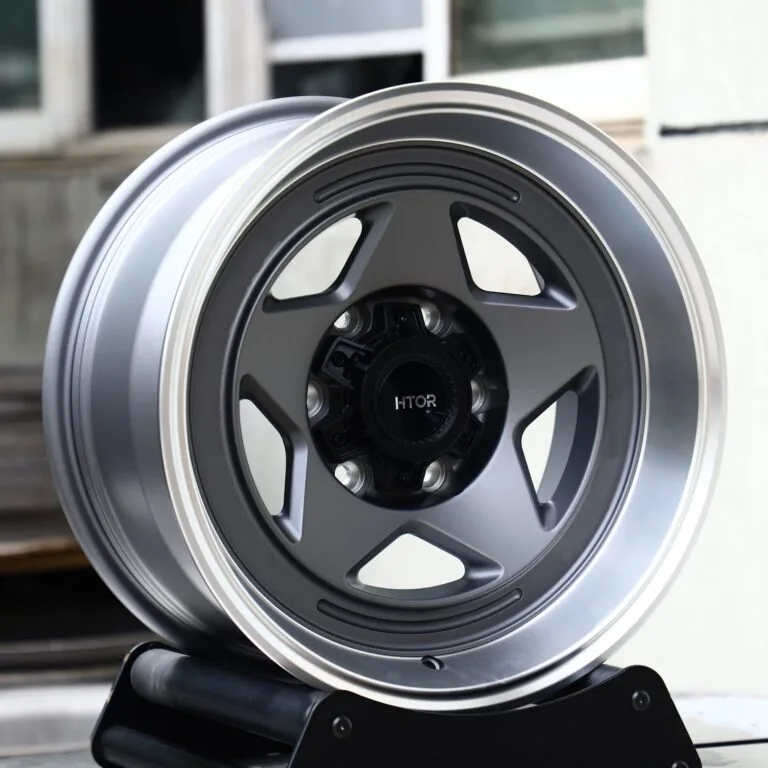 Toyota 4Runner wheels – Machined Silver 6-Spoke, front view