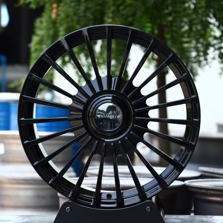 Кованые диски на Rolls-Royce Cullinan — Кованый диск многоспицевый, в стиле Mansory, глянцевый чёрный