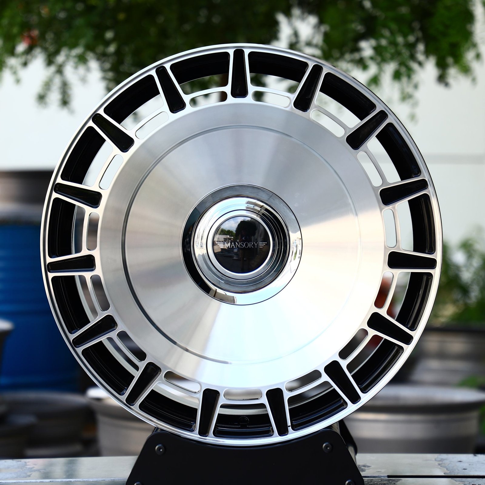 Rolls-Royce Cullinan wheels – Mansory Silver / Gloss Black Full-Face, front view