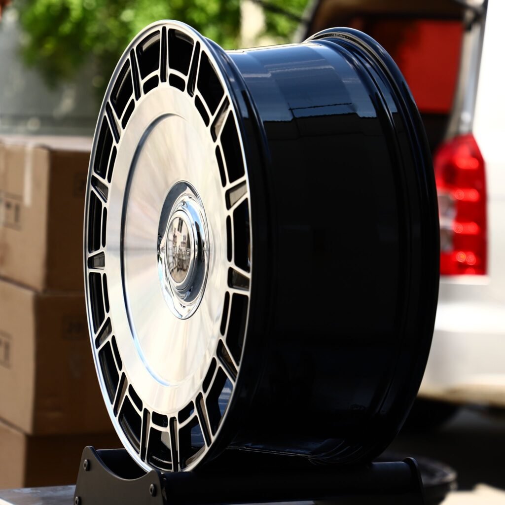 5x112 wheels – Mansory Silver / Gloss Black Full-Face, side view