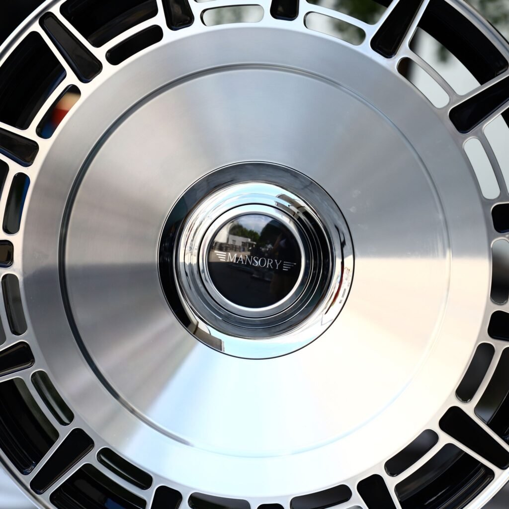 Mercedes-Benz E-Class W213 wheels – Mansory Silver / Gloss Black Full-Face, lip and barrel detail