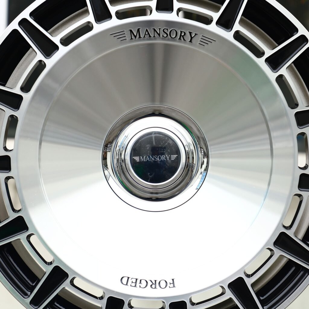 Audi Q7 wheels – Gloss Black Machined Full-Face (Mansory-Style), lip and barrel detail