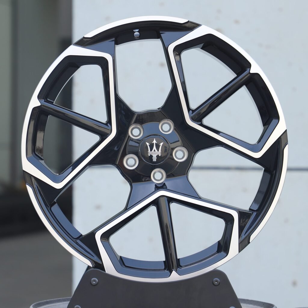 Maserati Ghibli wheels – Matte Silver 5-Spoke Machined Face, front view