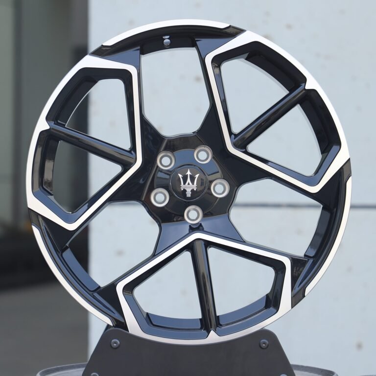 Maserati Ghibli wheels – Matte Silver 5-Spoke Machined Face, front view