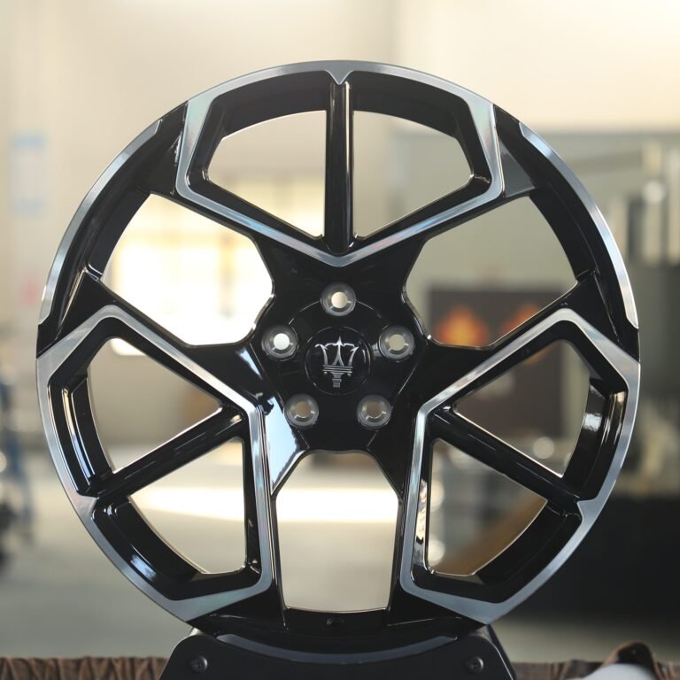 Maserati Ghibli wheels – Matte Silver Petal-Spoke Machined Face, front view
