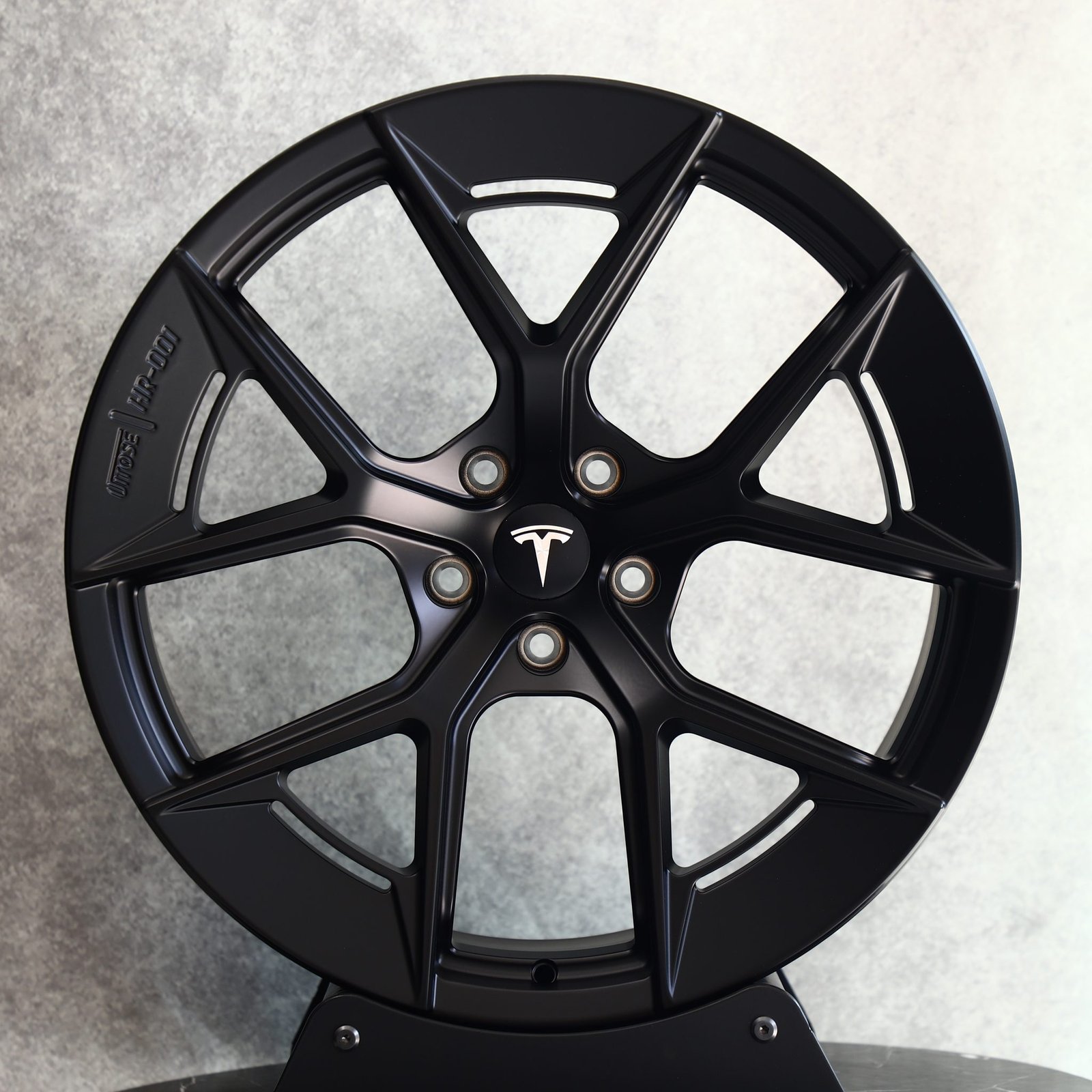 Tesla Model 3 wheels – Matte Black 5 Y-Spoke, front view