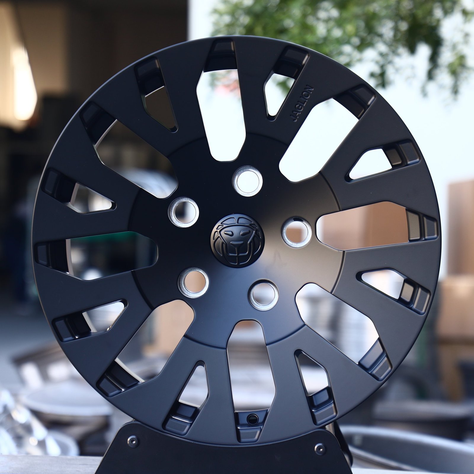 Land Rover Range Rover wheels – Matte Black Custom, front view