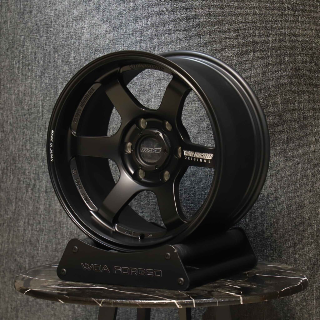 Chevrolet Silverado 1500 wheels – Matte Black Custom (Rays-Style), lip and barrel detail