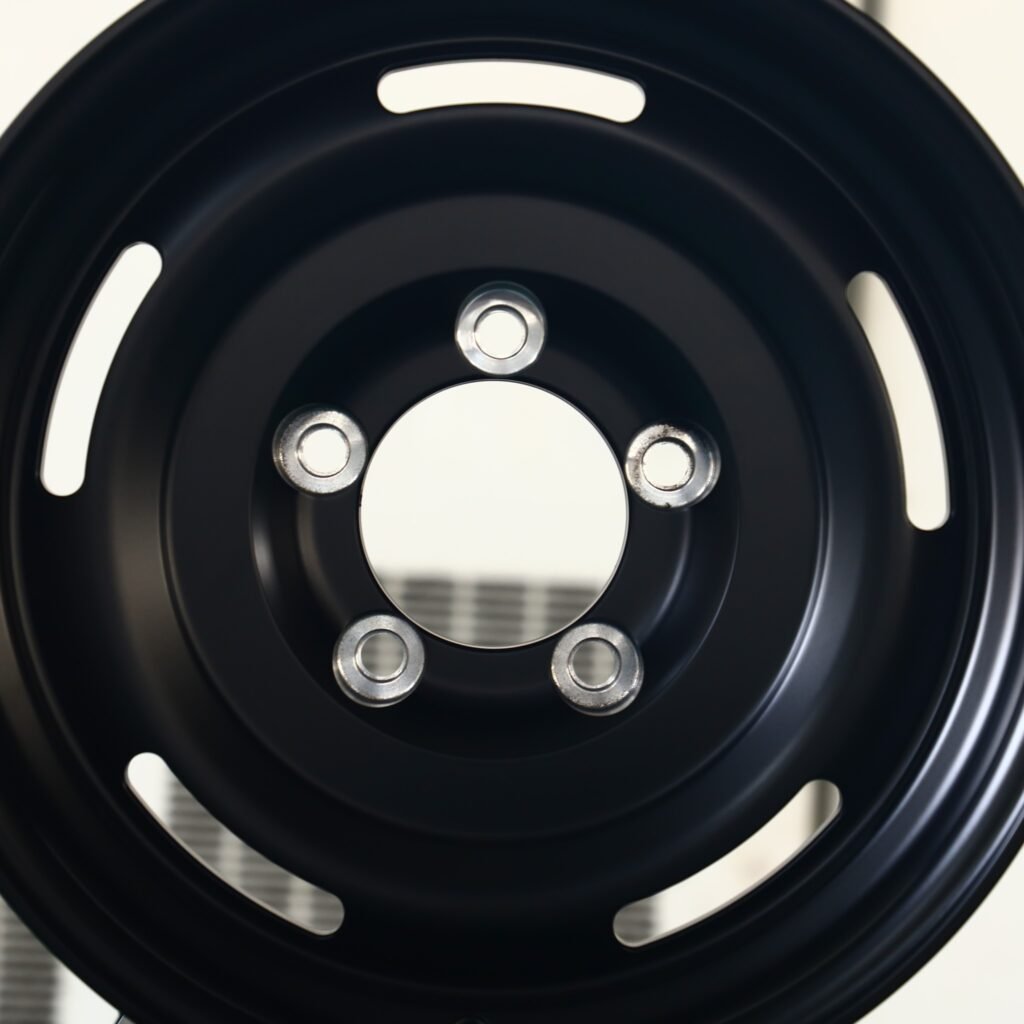 Jeep Gladiator wheels – Matte Black Deep Lip, lip and barrel detail