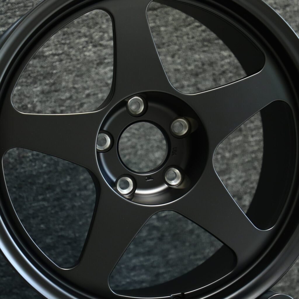 Audi A4 B9 wheels – Matte Black Deep Lip, lip and barrel detail
