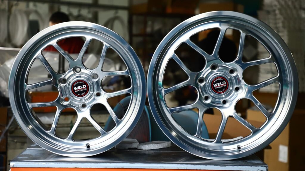 Toyota Tacoma wheels – Matte Black Deep Lip (Weld Racing-Style), lip and barrel detail