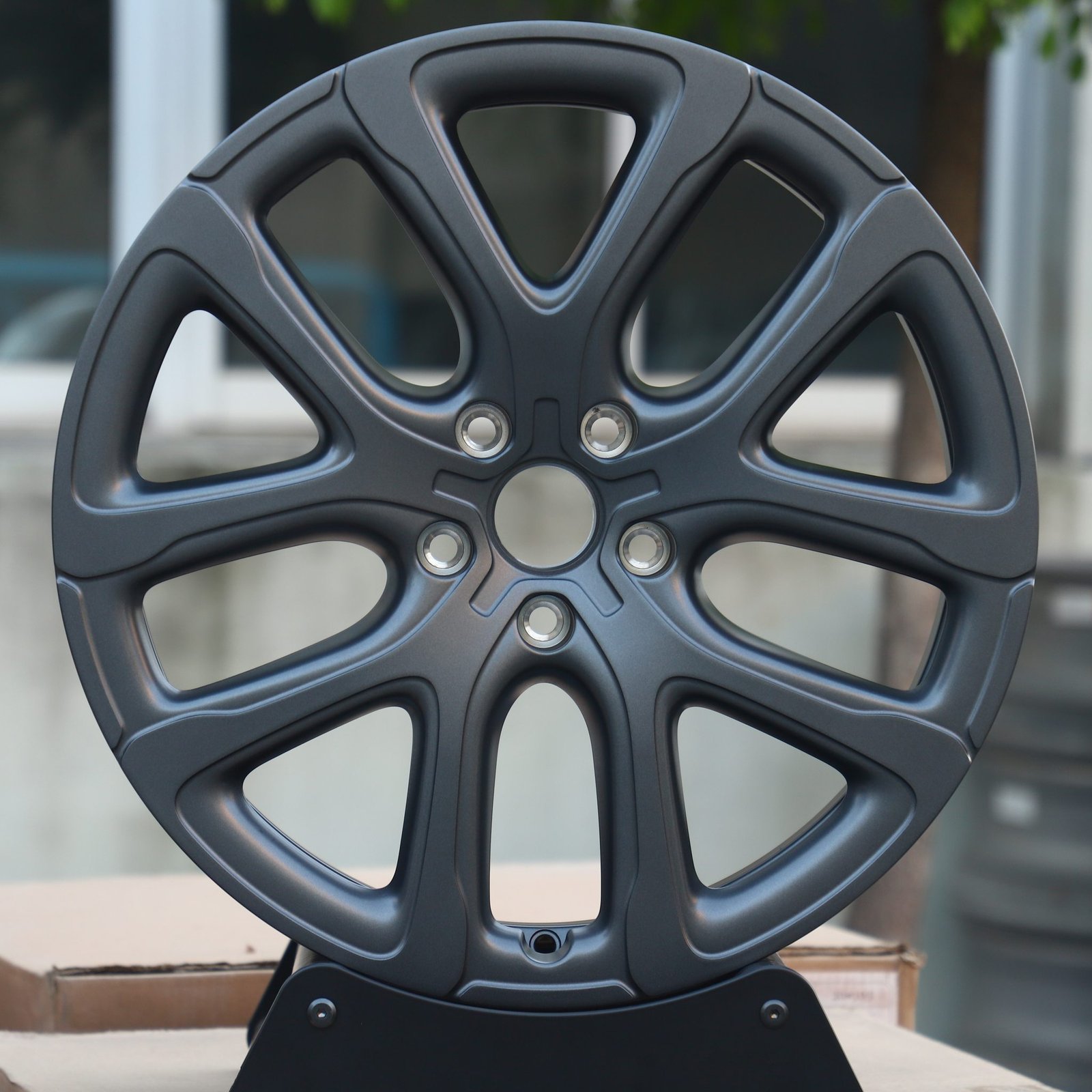 Porsche 911 wheels – Matte Gunmetal 5 V-Spoke Split, front view