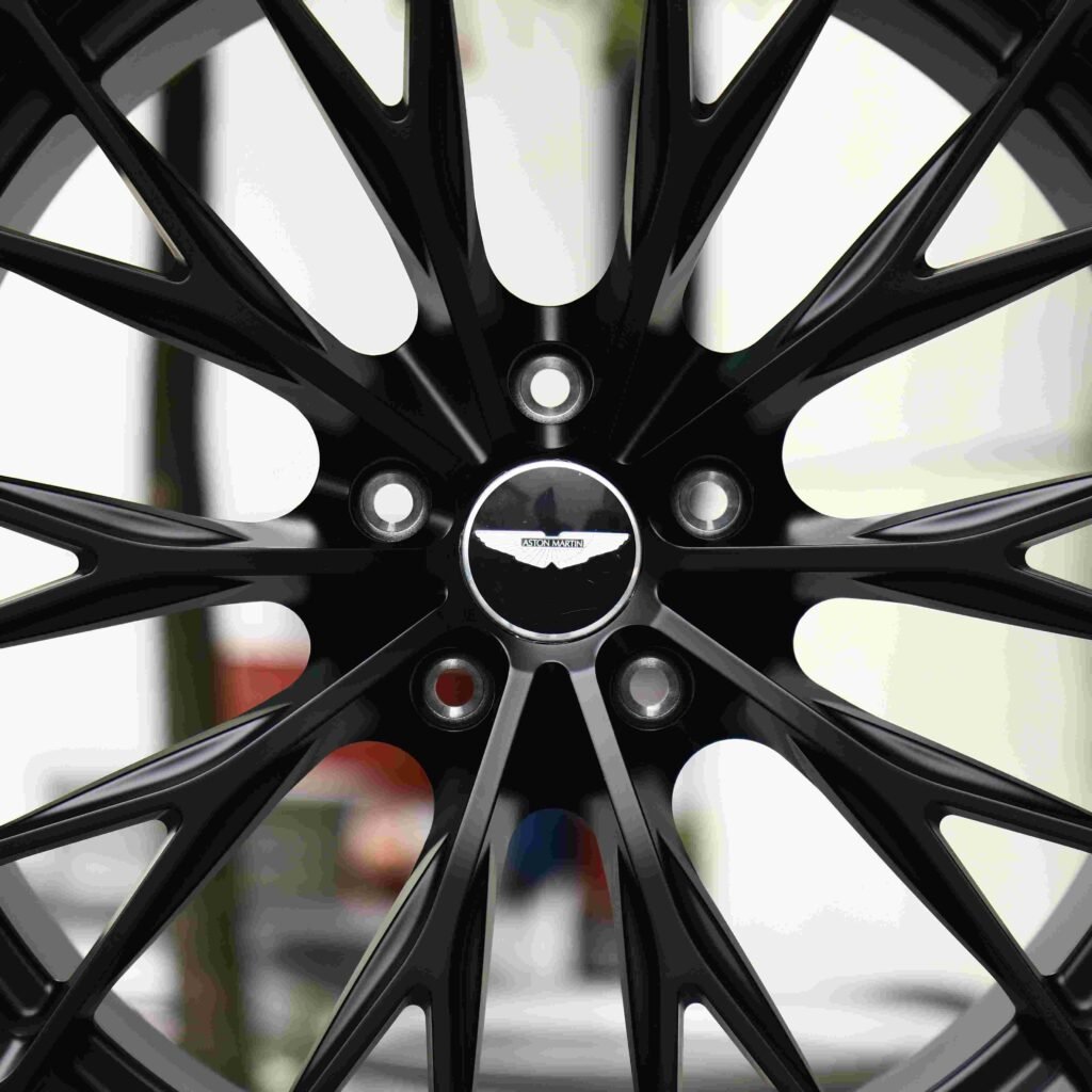 Aston Martin Virage wheels – Gloss Black 10 Y-Spoke (Aston Martin OEM-Style), lip and barrel detail