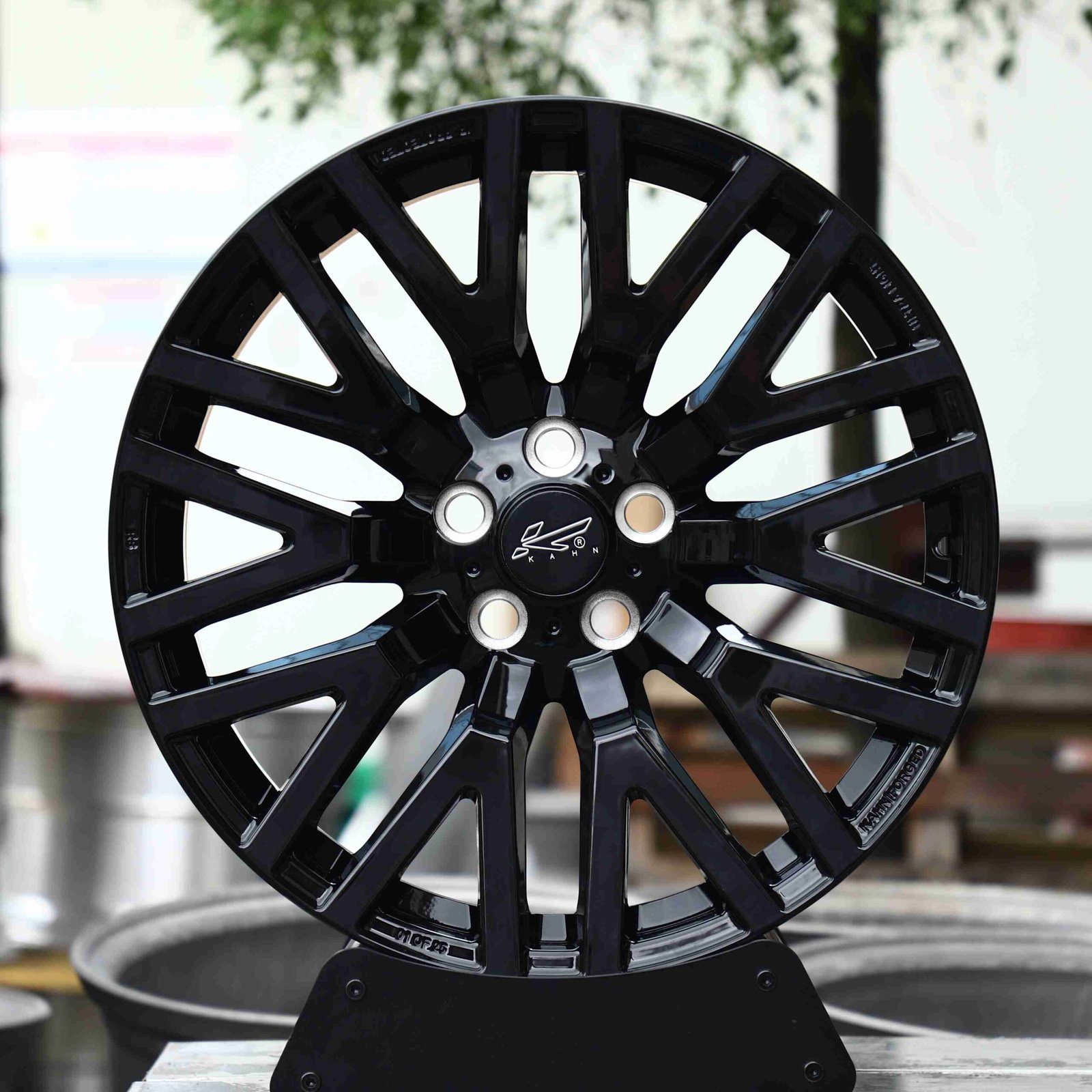 Land Rover Range Rover wheels – Matte Silver 10 Y-Spoke (Kahn-Style), front view