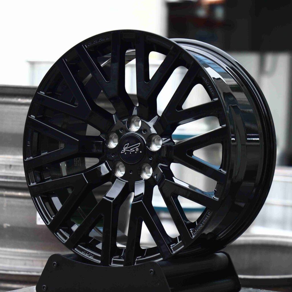 Land Rover Discovery wheels – Matte Silver 10 Y-Spoke (Kahn-Style), angled view