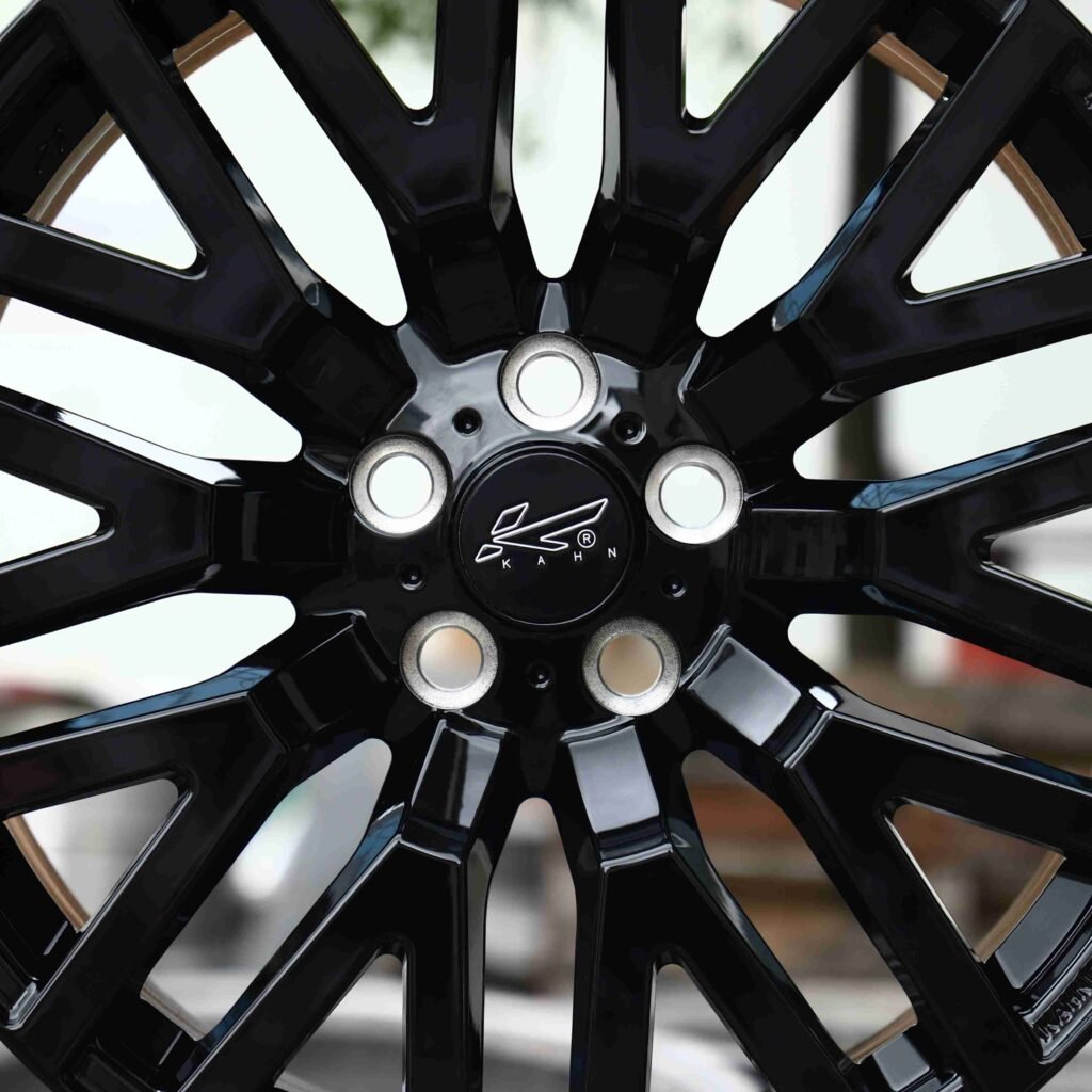 Land Rover Range Rover wheels – Matte Silver 10 Y-Spoke (Kahn-Style), lip and barrel detail