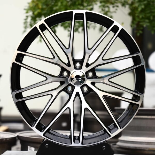NIO ET7 wheels – Black / Machined 10 Y-Spoke Machined Face, front view